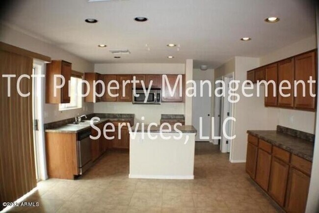 Building Photo - Large Three Bedroom Home In Coolidge!