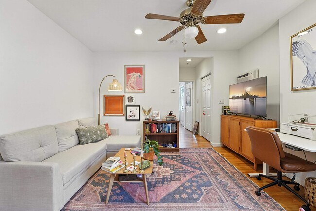 Foto del edificio - 713 Willow Ave