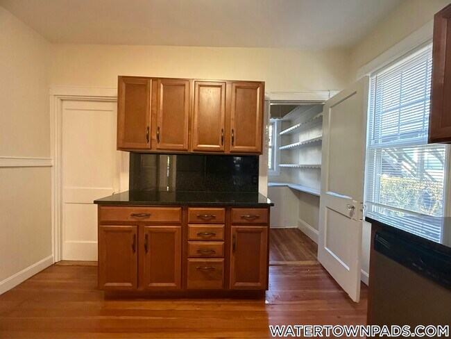 Foto del edificio - 93 Hillside Rd