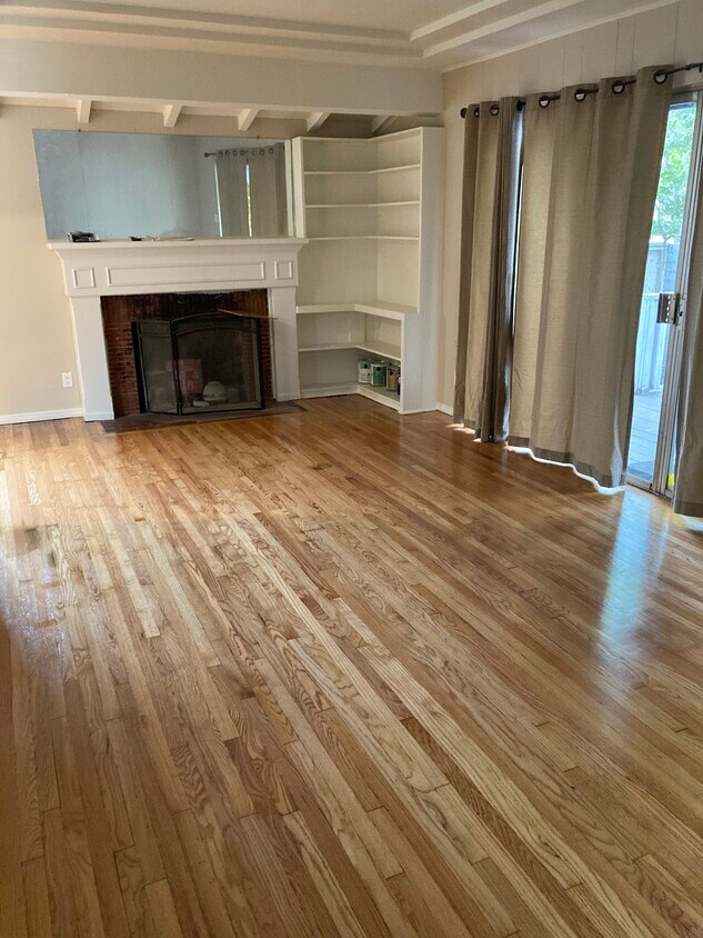 Primary Photo - 3025 W Riverside Dr
