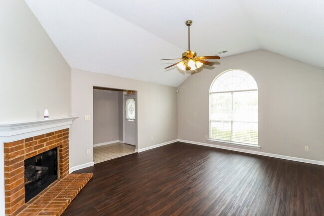 Foto del edificio - 11195 Cashmere Wood Dr