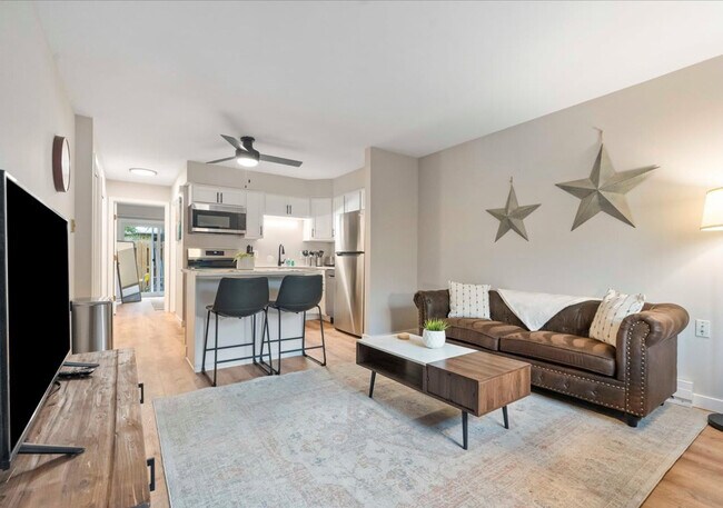 Foto del edificio - 1217 E Wilson St