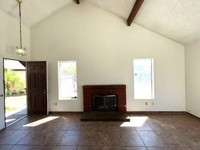Foto del edificio - Beautiful 4 Bedroom, 2.5 Baths Single Fami...