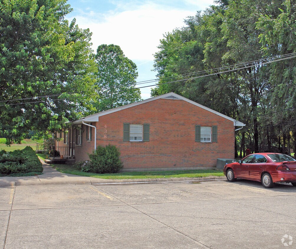 Primary Photo - 438 S Walnut St