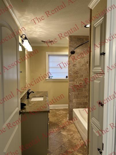 Building Photo - 3719 Rapides St