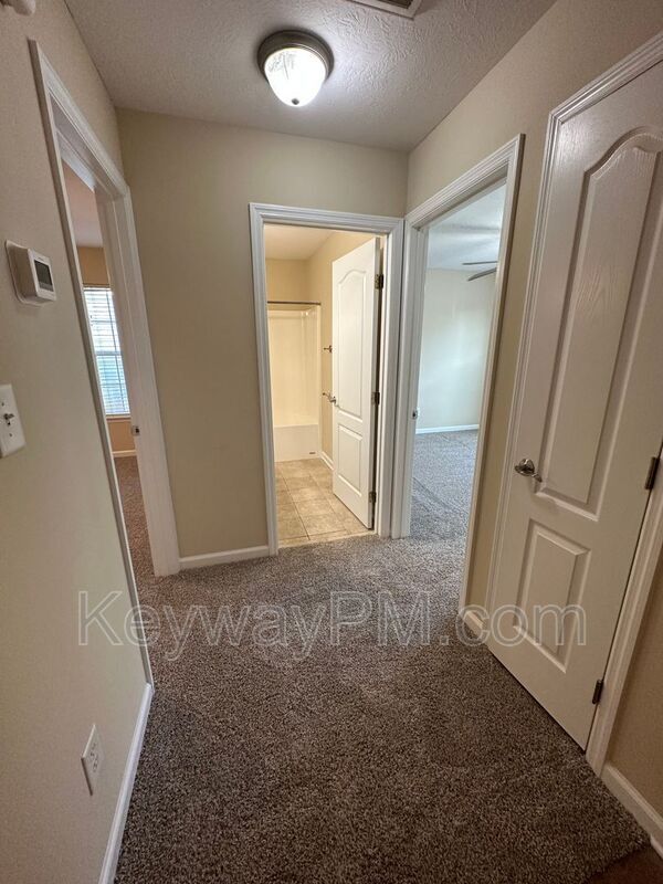 Foto del edificio - 2136 Sylvan Lake Dr