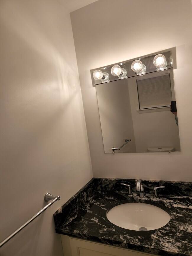 1/2 Bath - 279 Cottonwood Rd