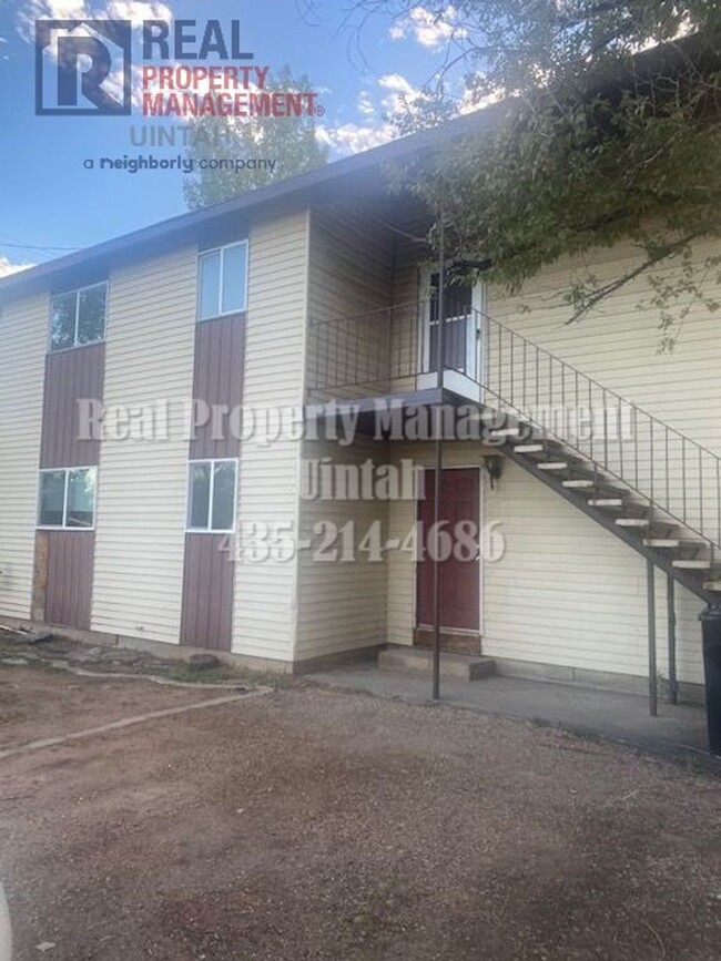 Building Photo - Cute 3 Bedroom 1 Bathroom Apartment $400 O...