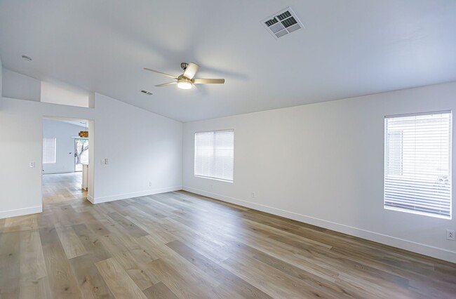 Building Photo - Stunning 3-bedroom One Story Home