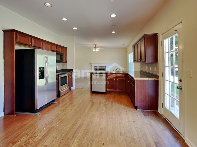 Foto del edificio - 35 Hampton Pl