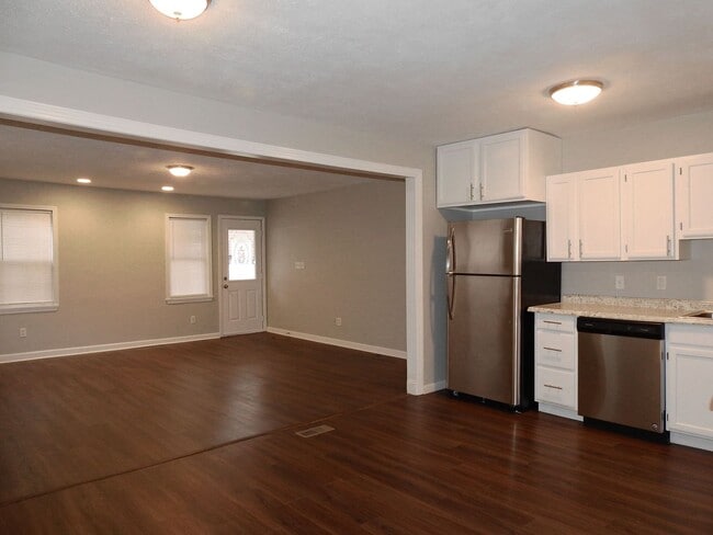 Building Photo - 9813 East Ave