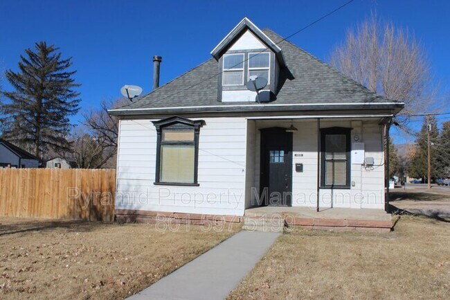 Foto del edificio - 489 E Center St