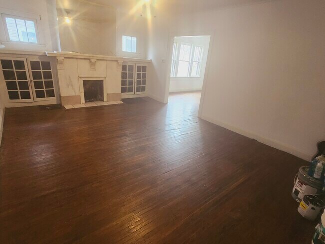 Building Photo - 561 S Eureka Ave