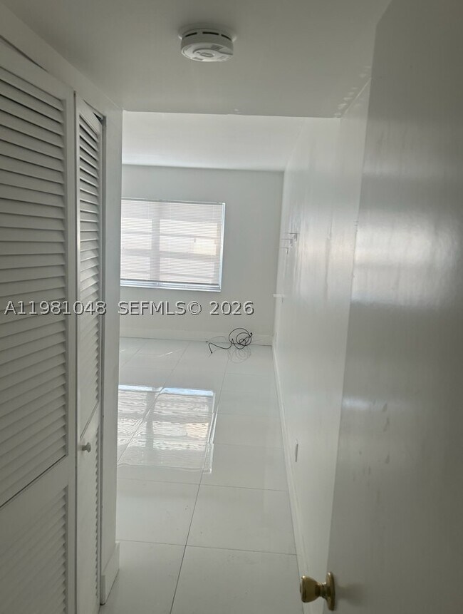 Foto del edificio - 3048 Sunrise Lakes Blvd