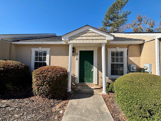 Foto del edificio - 310 Evans Lake Way