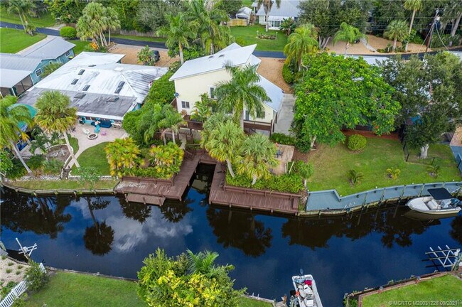 Foto del edificio - 765 SW Rustic Cir