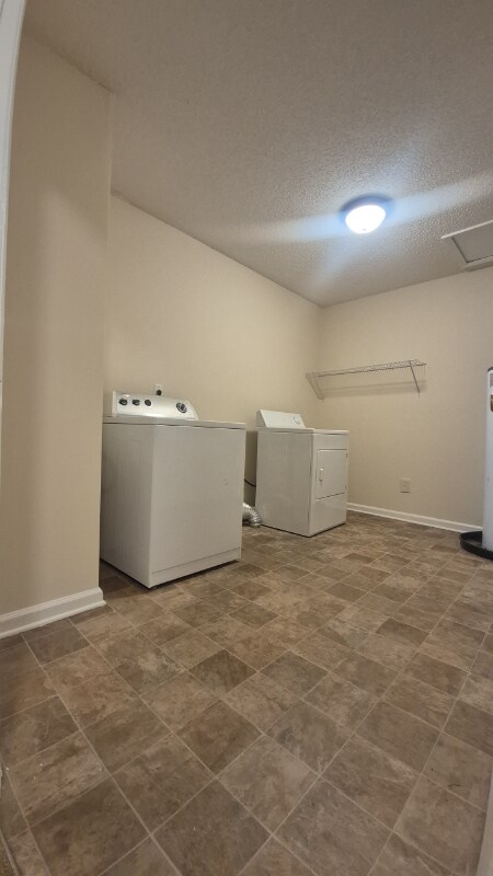 Foto del edificio - 320 Brownlea Dr