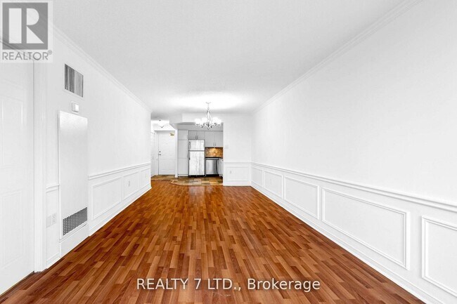 Photo du bâtiment - 1270 Maple Crossing Blvd