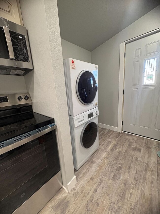 Building Photo - 1607 E 13th St