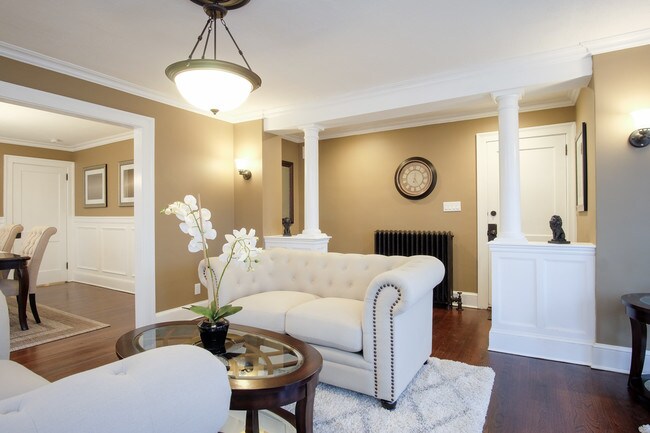 Building Photo - 21 Crescent St