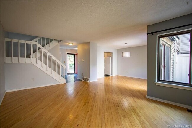 Hall/Living room - 11 Greenbriar Dr