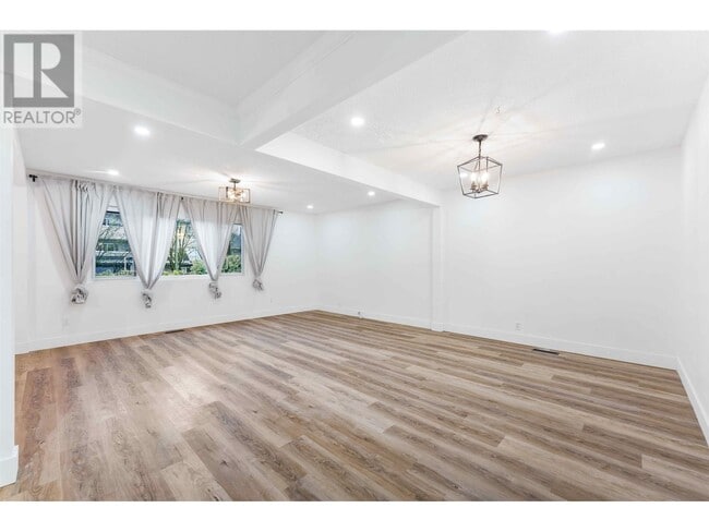 Building Photo - 1567 Prairie Ave