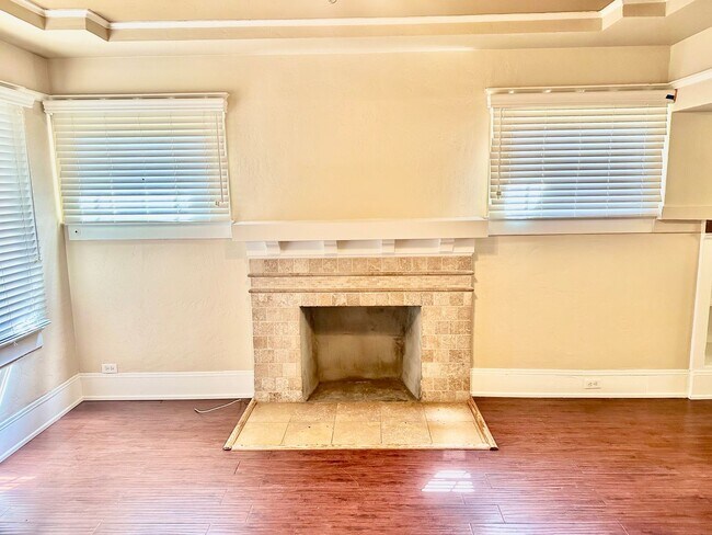 Foto del edificio - 1257 N Thorne Ave