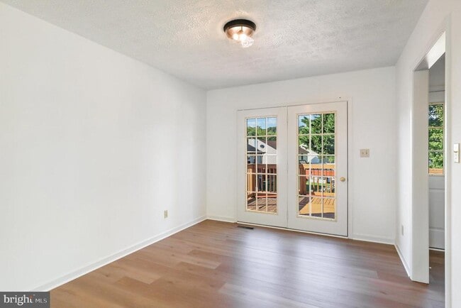 Building Photo - 802 Shamrock Dr