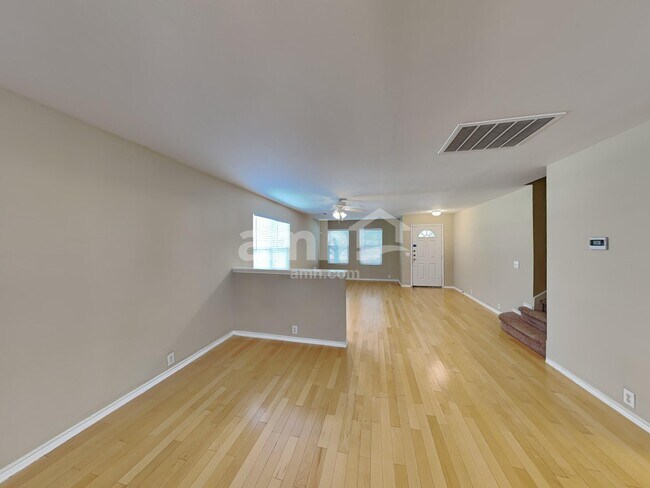 Foto del edificio - 5104 Storm King