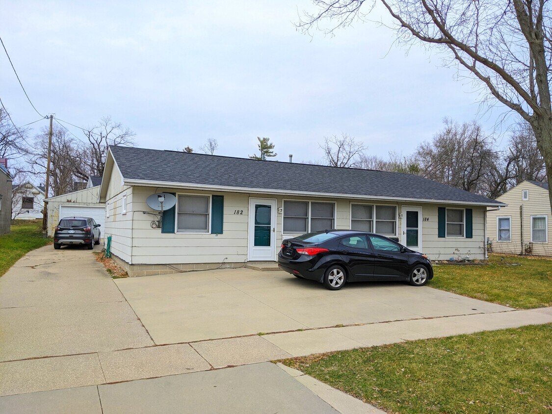 182 3rd Ave, Marion, IA 52302 Townhome Rentals in Marion IA