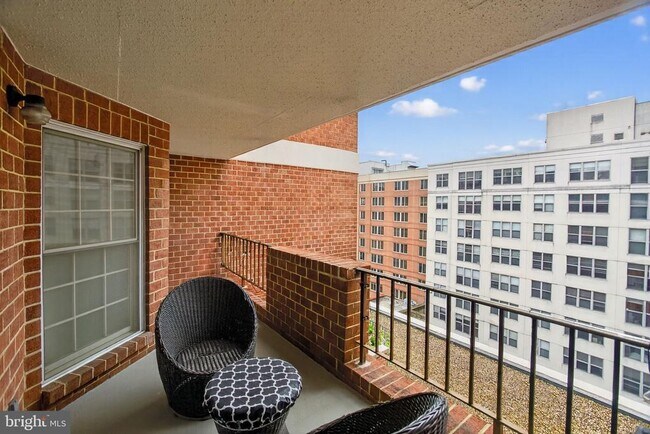 Building Photo - 1230 23rd St NW