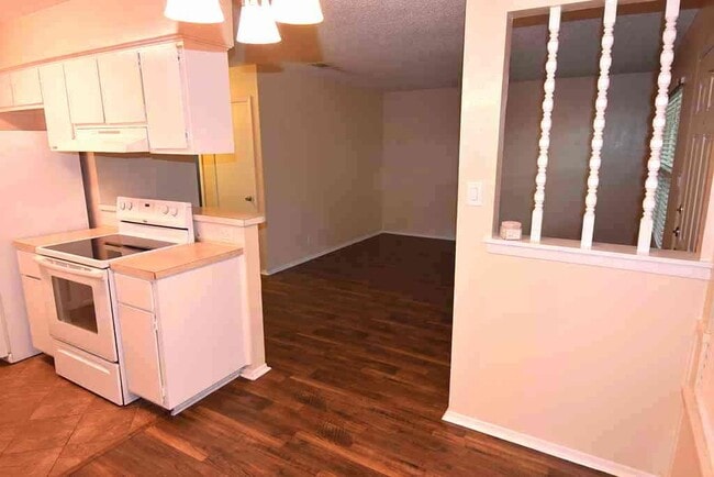 Building Photo - 3321 Dolphin Dr