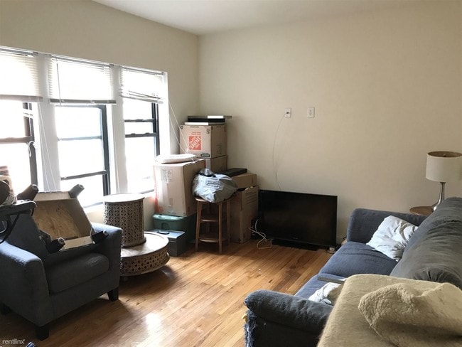 Building Photo - 4855 N Wolcott Ave