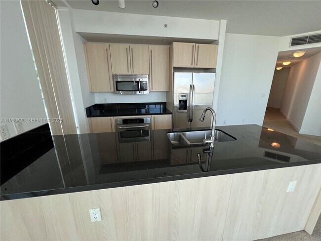 Foto del edificio - 79 SW 12th St