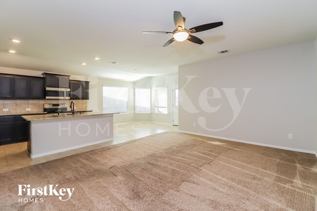 Building Photo - 525 Foxhunter St