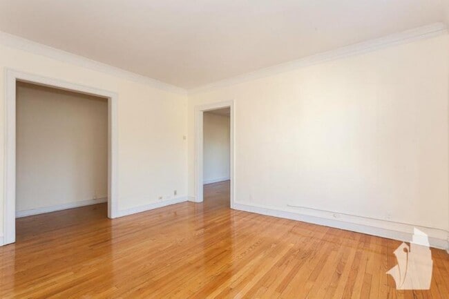 Building Photo - 2 bedroom in Chicago IL 60657