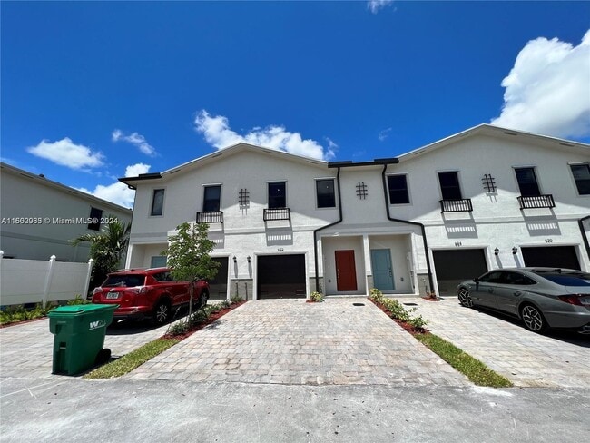 Building Photo - 630 SW 12th St