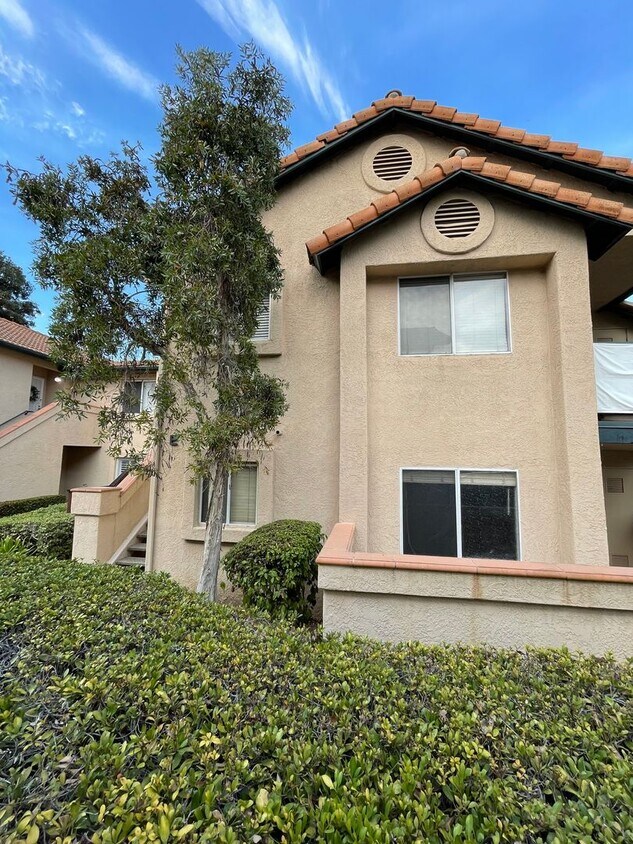 Foto principal - Fantastic 2br/2Ba Bottom Floor Condo in Th...