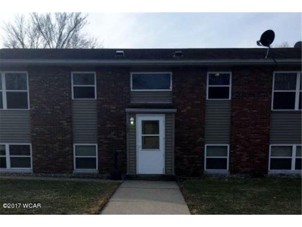 Primary Photo - 102 E Chestnut St