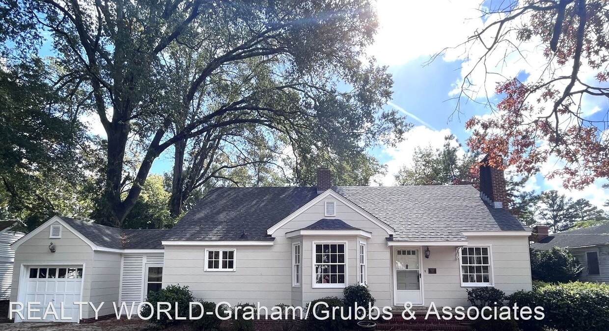 4 br, 2 bath House 517 West Blvd. House Rental in Laurinburg, NC