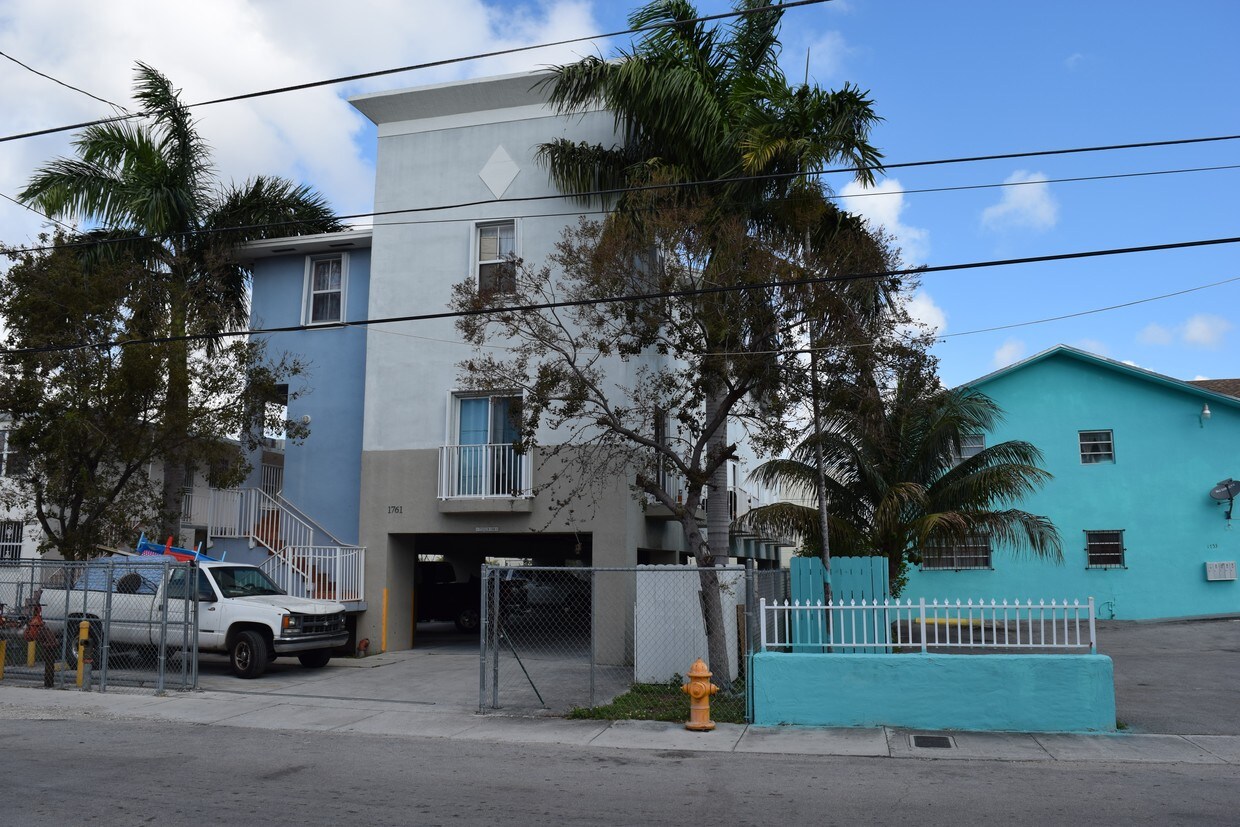 Primary Photo - 1761 NW 19th Ter