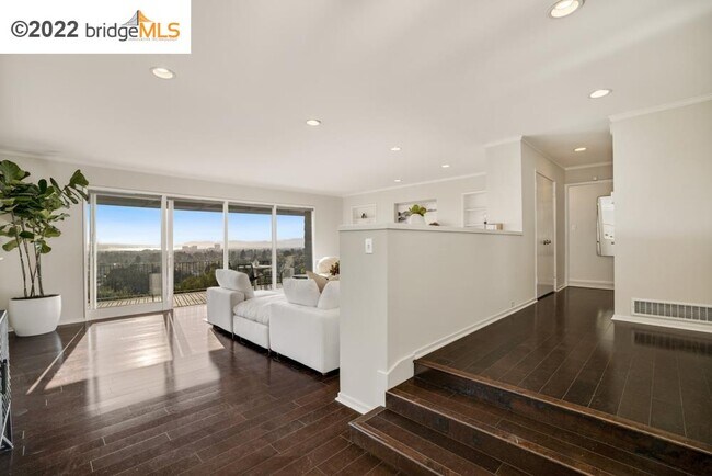 Foto del edificio - 5727 Country Club Dr