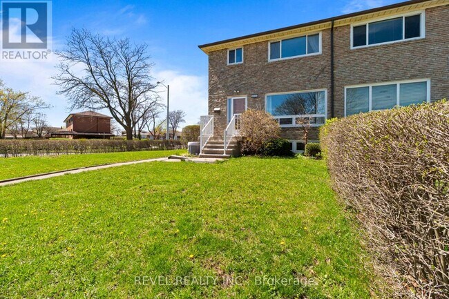 Building Photo - 6821 Darcel Ave