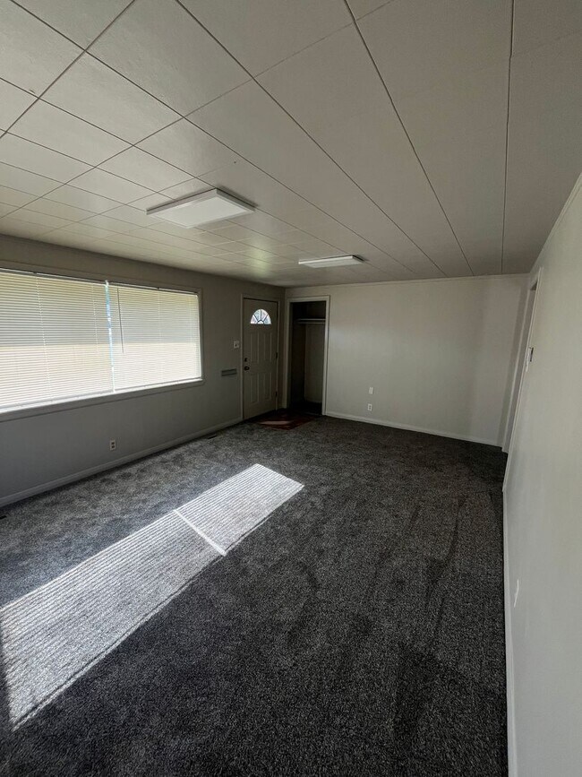 Foto del edificio - 2 Bedroom - 1 bath apartment