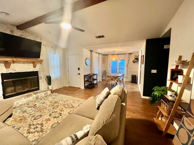 Building Photo - 202 Alonzo Ct