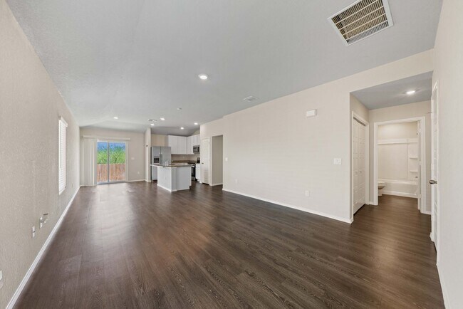 Building Photo - Charming 3-Bed Cottage with Fenced Yard & Garage in San Antonio – Modern Kitchen, Washer/Dryer In...