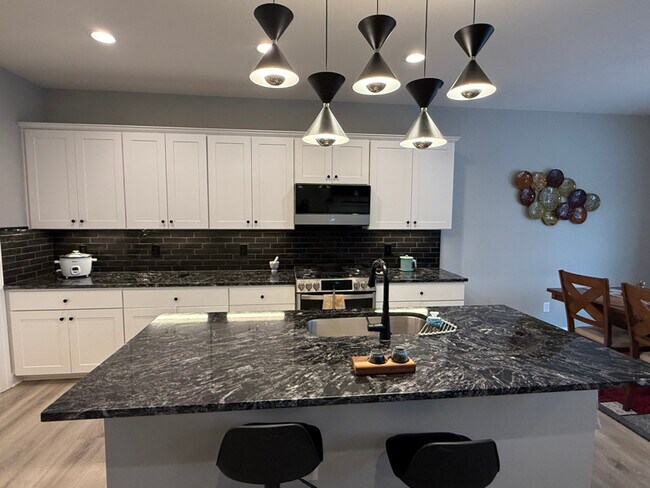 Foto del edificio - 391 Village Ln