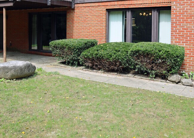 Foto del edificio - 8267 Riverside Dr