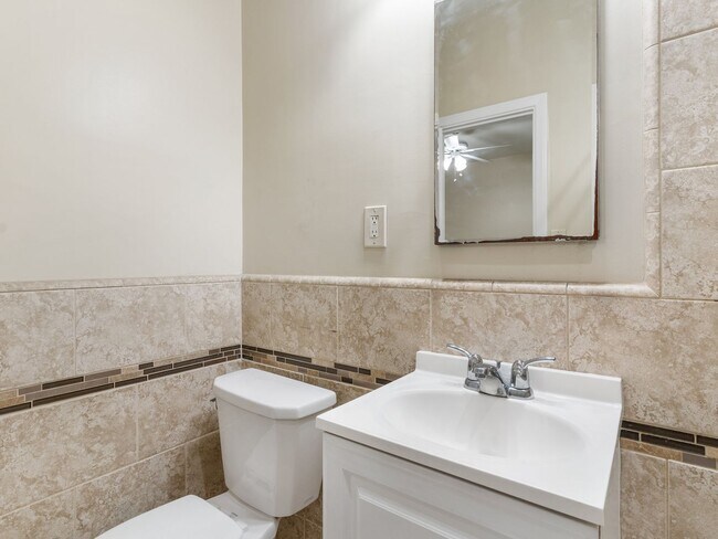 Foto del edificio - 1324 N Peterson Ave