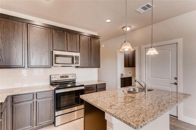 Foto del edificio - 440 High Tech Dr